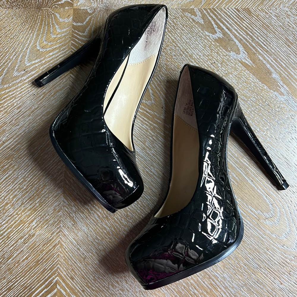 KELSI BY KELSI DAGGER Black Patent Embossed Leather Laurie Platform Pumps